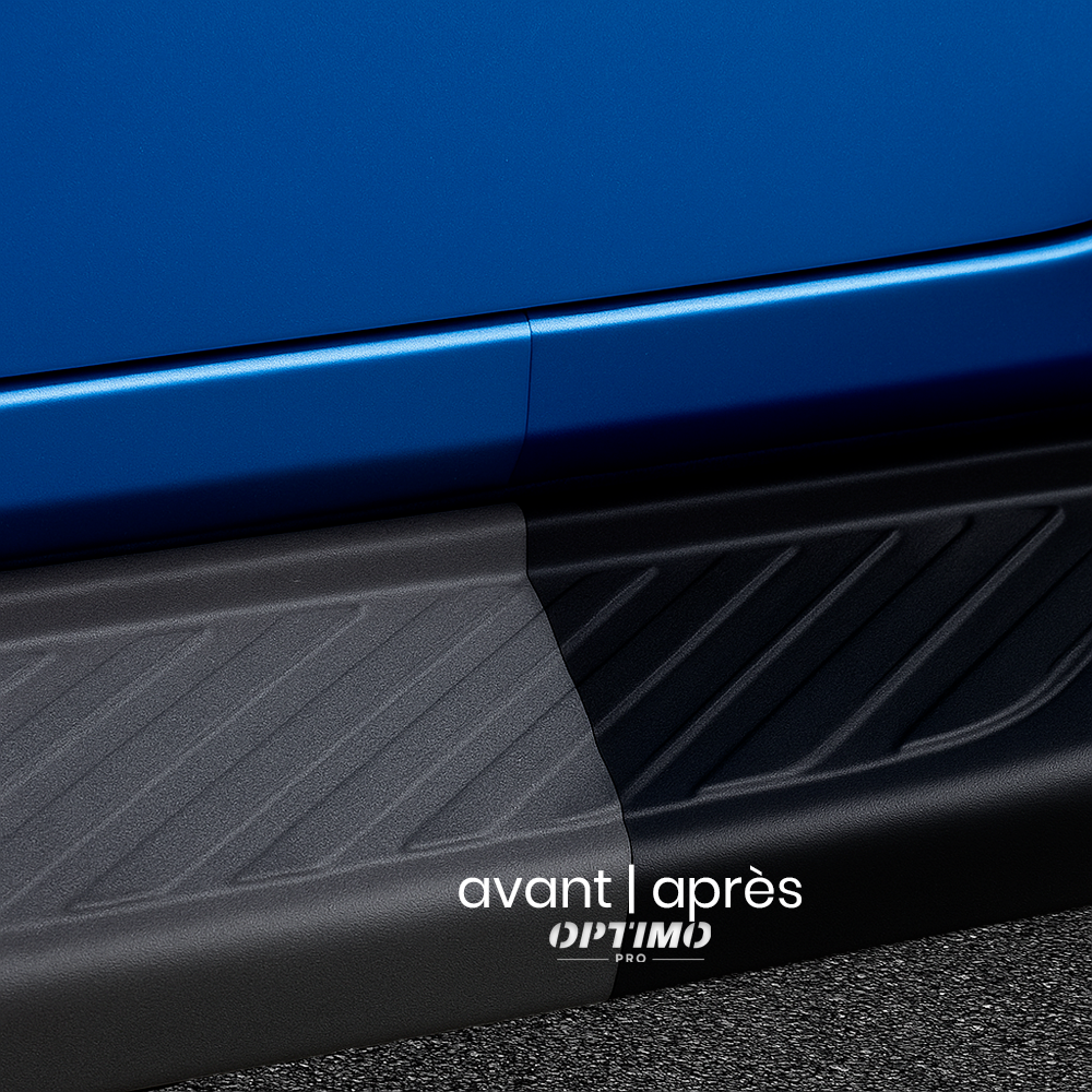 Before-after comparison of Optimo™ PRO Plastic Restorer on a car underbody. The left side is dull and grey, while the right side is revived, black and shiny. Immediate results after application, long-lasting effect against wear and dirt.