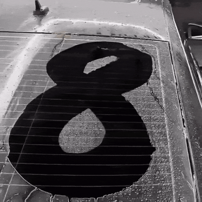 Demonstration of Optimo™ PRO Hydrophobic Sponge on car rear window - visible water-repellent effect, water slides off immediately after application of the rain-repellent hydrophobic treatment.