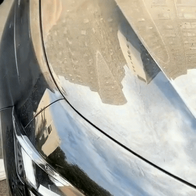 Demonstration of Optimo™ PRO Ceramic Spray applied to bodywork - the product createsDemonstration of Optimo™ PRO Ceramic Spray applied to bodywork - the product creates a mirror-gloss effect and protects paintwork from dirt, UV and moisture. a mirror-gloss effect and protects paintwork from dirt, UV and moisture.